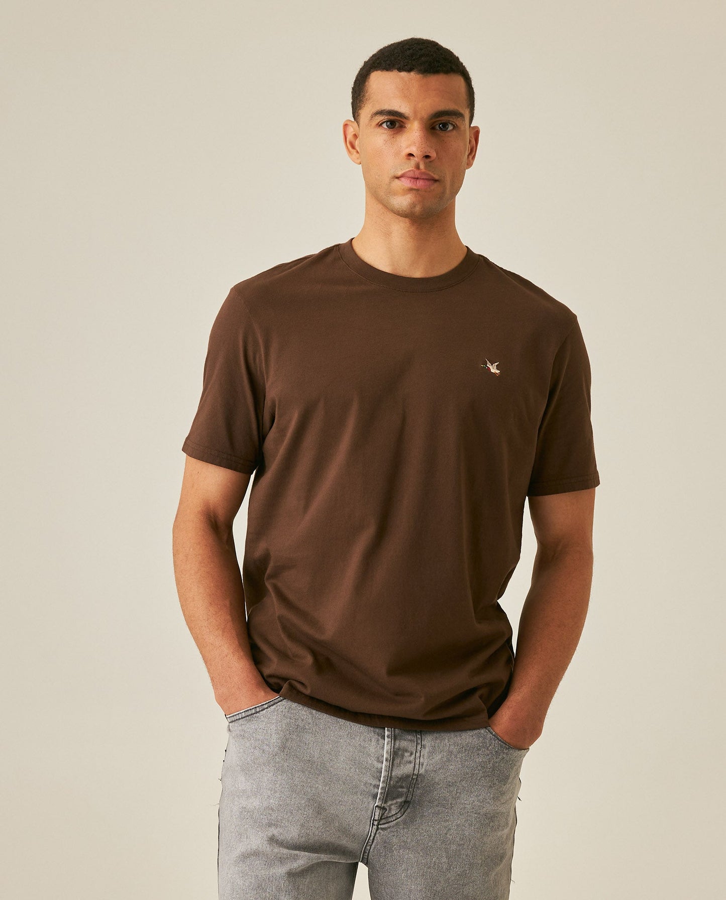 Men's T-Shirt Slim Fit Short Sleeve Crewneck Cotton Vibrant Embroidered Duck Heart Point Chest - Brown