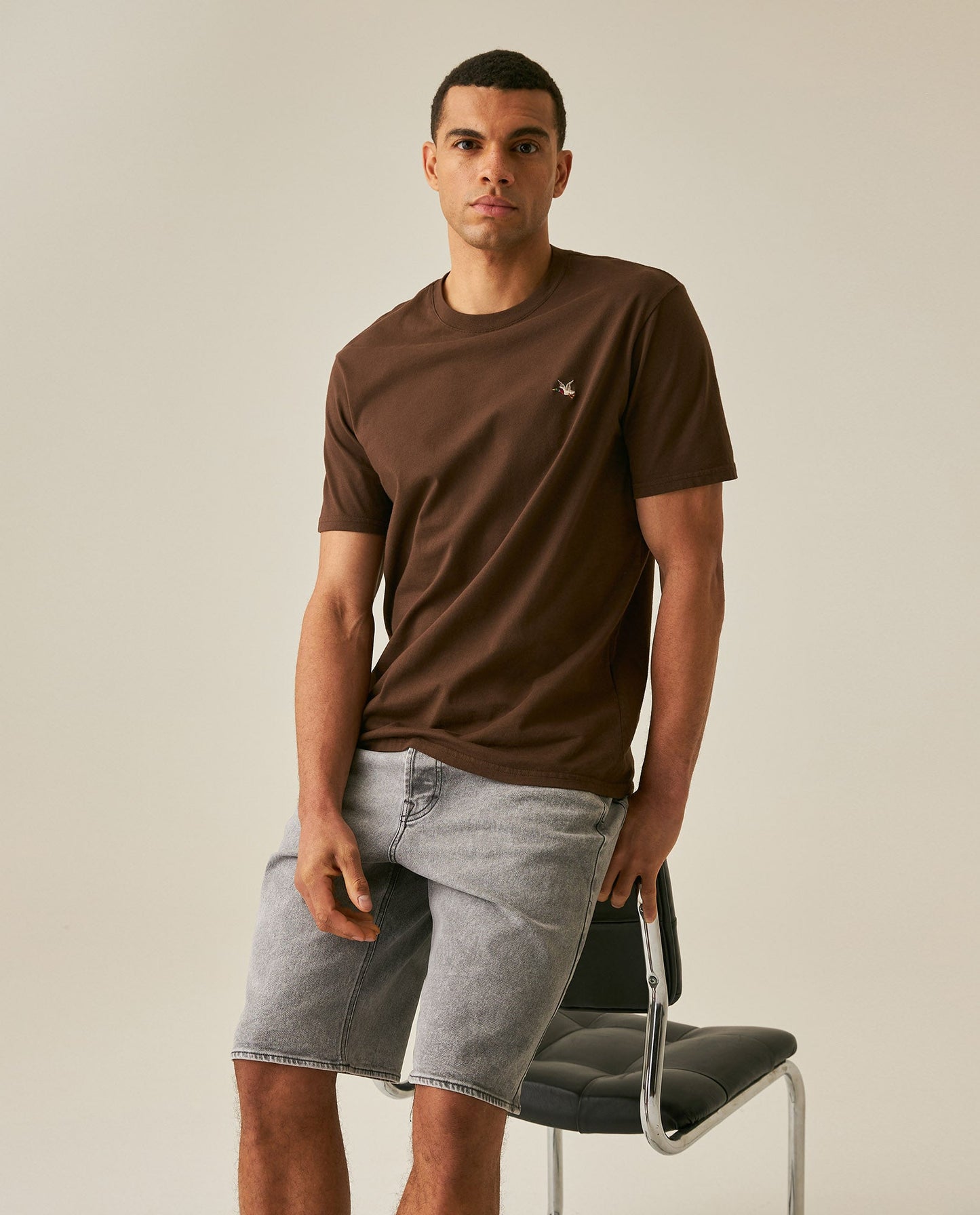 Men's T-Shirt Slim Fit Short Sleeve Crewneck Cotton Vibrant Embroidered Duck Heart Point Chest - Brown