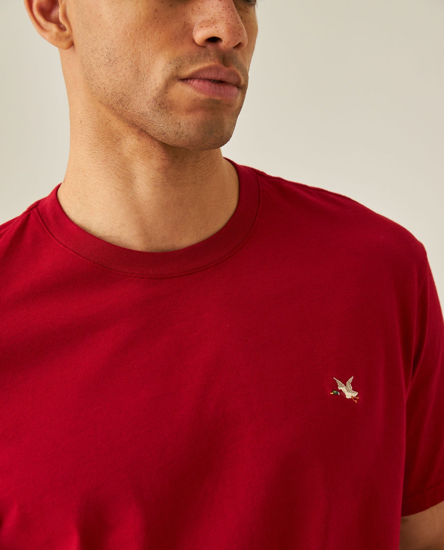 Men's T-Shirt Slim Fit Short Sleeve Crewneck Cotton Vibrant Embroidered Duck Heart Point Chest - Red